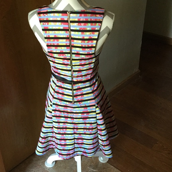 My Michelle colorful dress with black belt Junior's size 3 - Picture 2 of 5